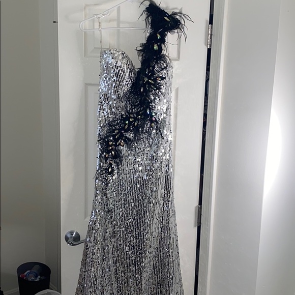 TonyBowls Limited Prom Dress - Picture 3 of 8